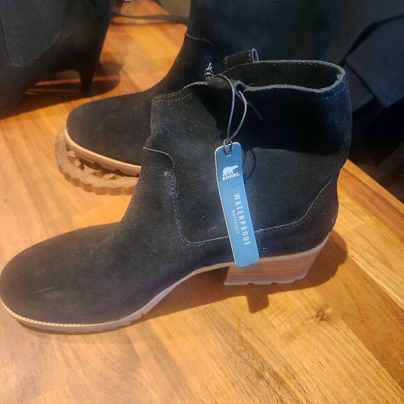 SOREL black suede ankle boots. Brand New!! Size 9 - Picture 3 of 7